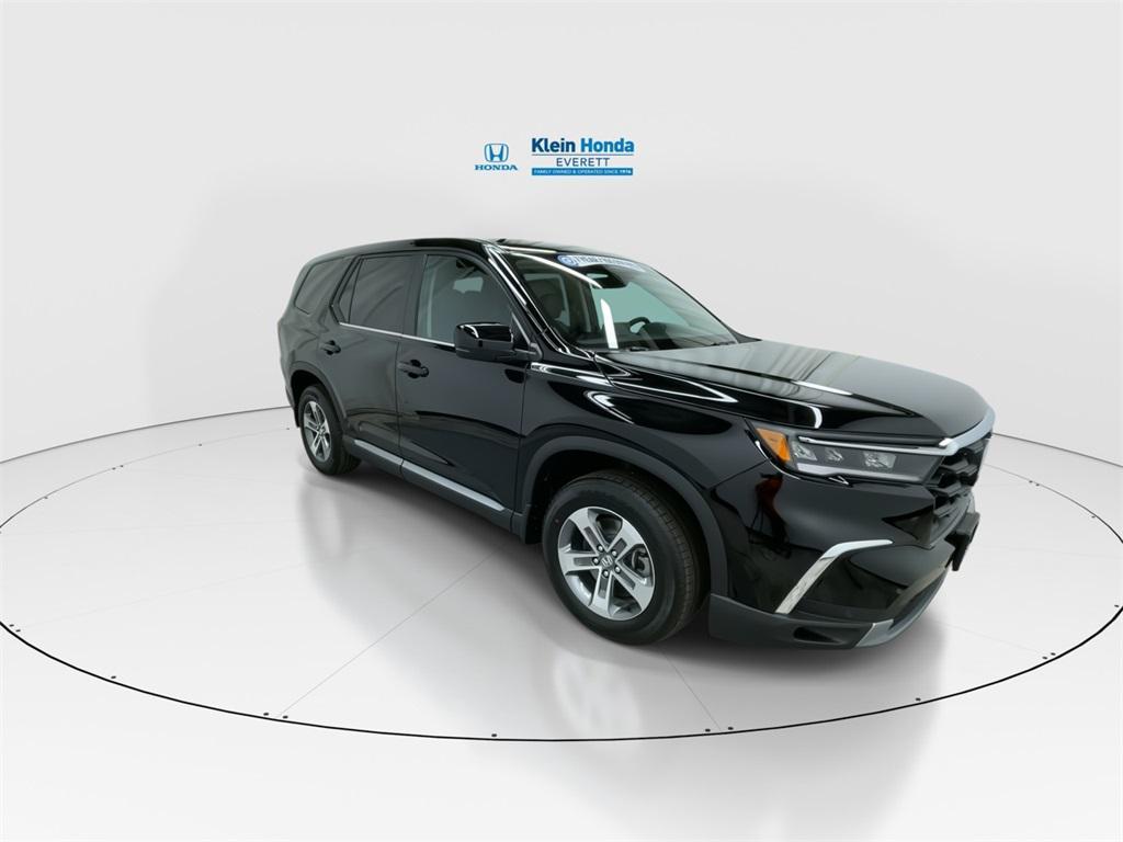 new 2025 Honda Pilot car, priced at $44,698
