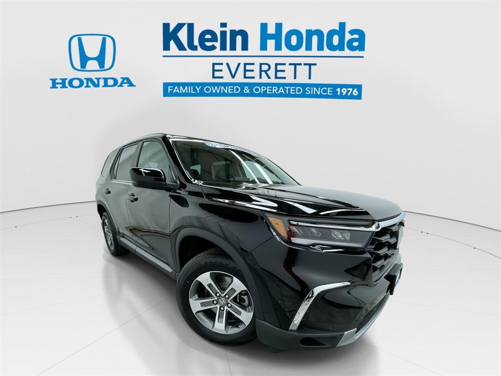 new 2025 Honda Pilot car, priced at $44,698