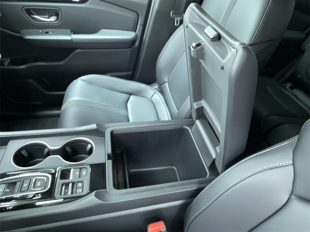 new 2025 Honda Pilot car, priced at $44,698