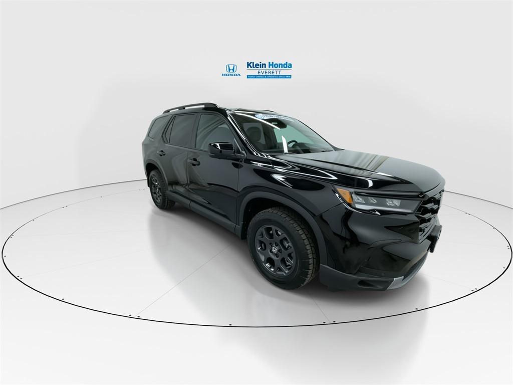 new 2025 Honda Pilot car, priced at $50,895