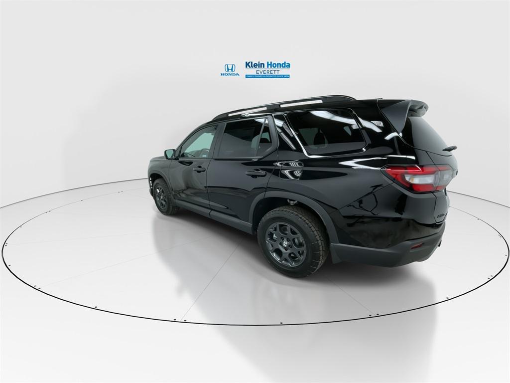 new 2025 Honda Pilot car, priced at $50,895