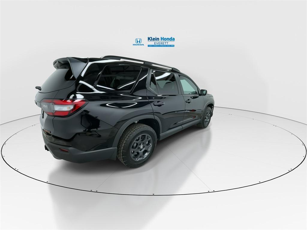 new 2025 Honda Pilot car, priced at $50,895