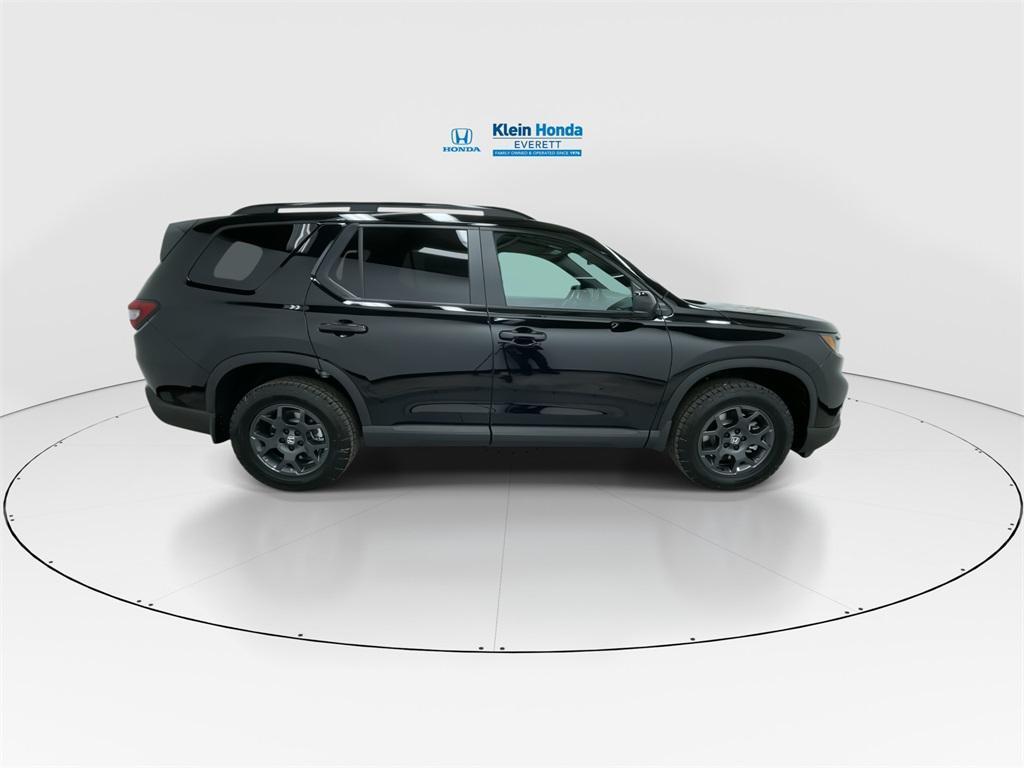 new 2025 Honda Pilot car, priced at $50,895