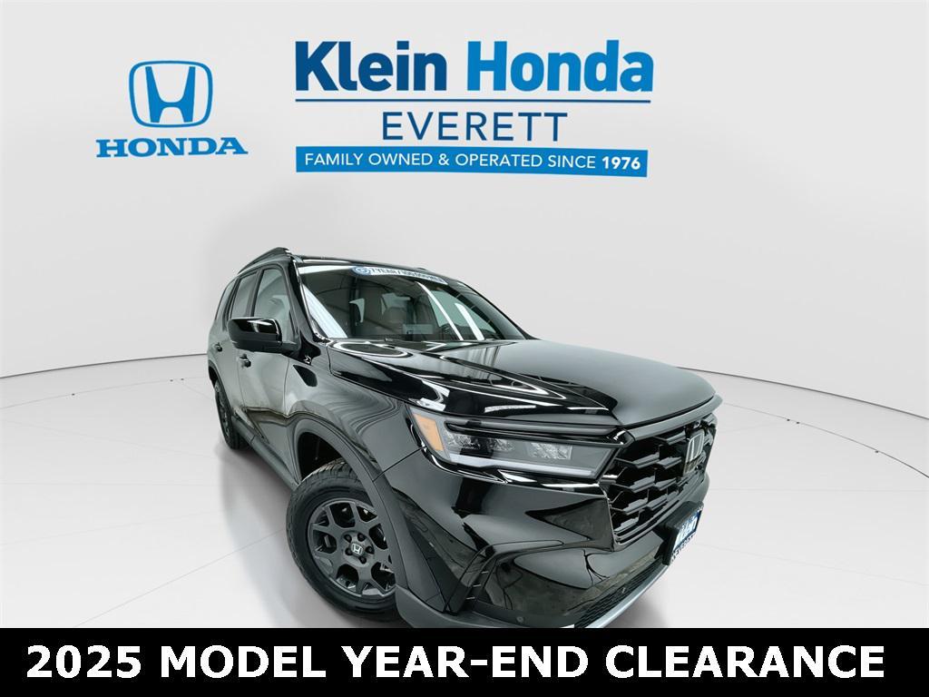 new 2025 Honda Pilot car, priced at $50,895