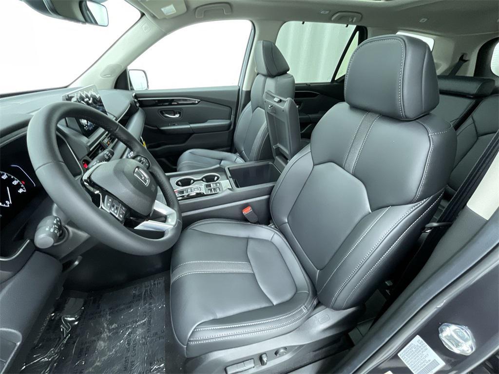 new 2025 Honda Pilot car, priced at $48,498