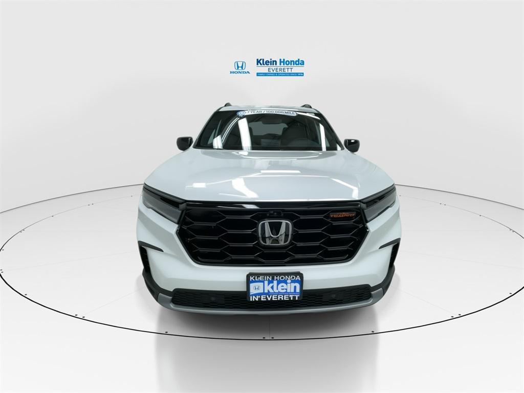 new 2025 Honda Pilot car, priced at $48,637
