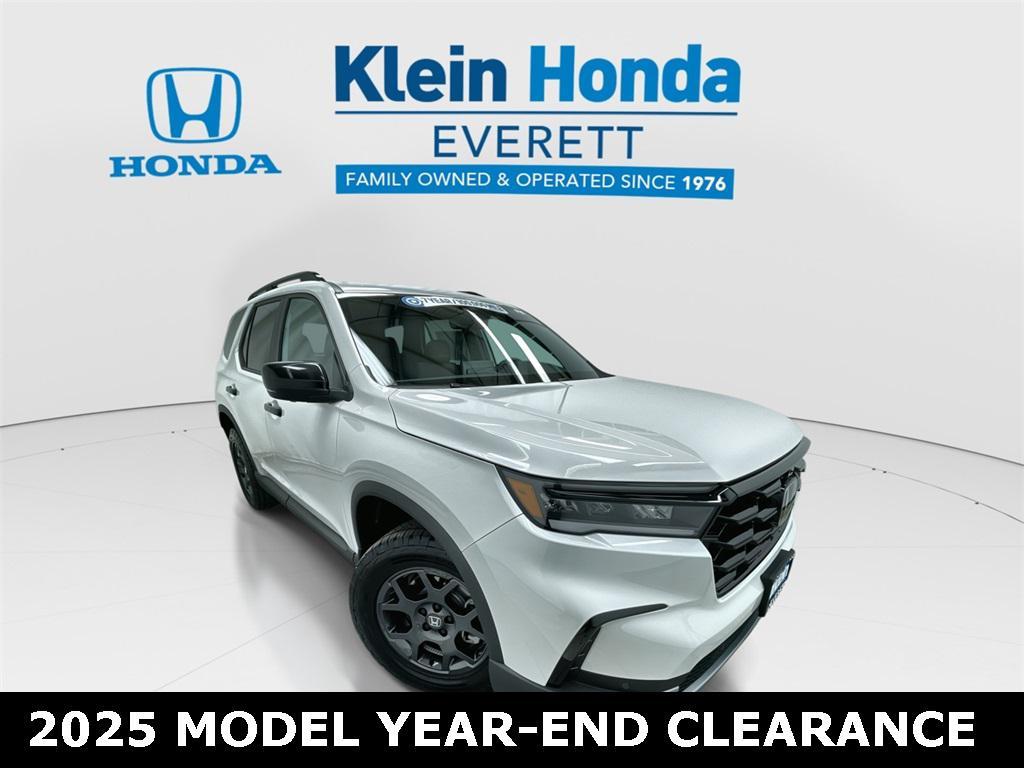new 2025 Honda Pilot car, priced at $46,398