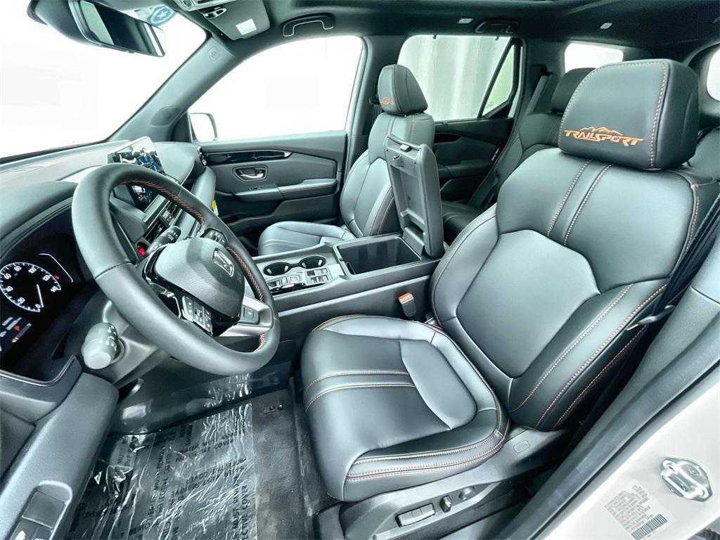 new 2025 Honda Pilot car, priced at $48,637