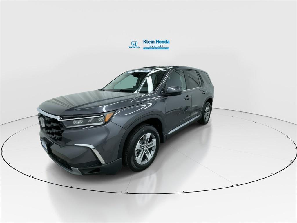 new 2025 Honda Pilot car, priced at $44,698