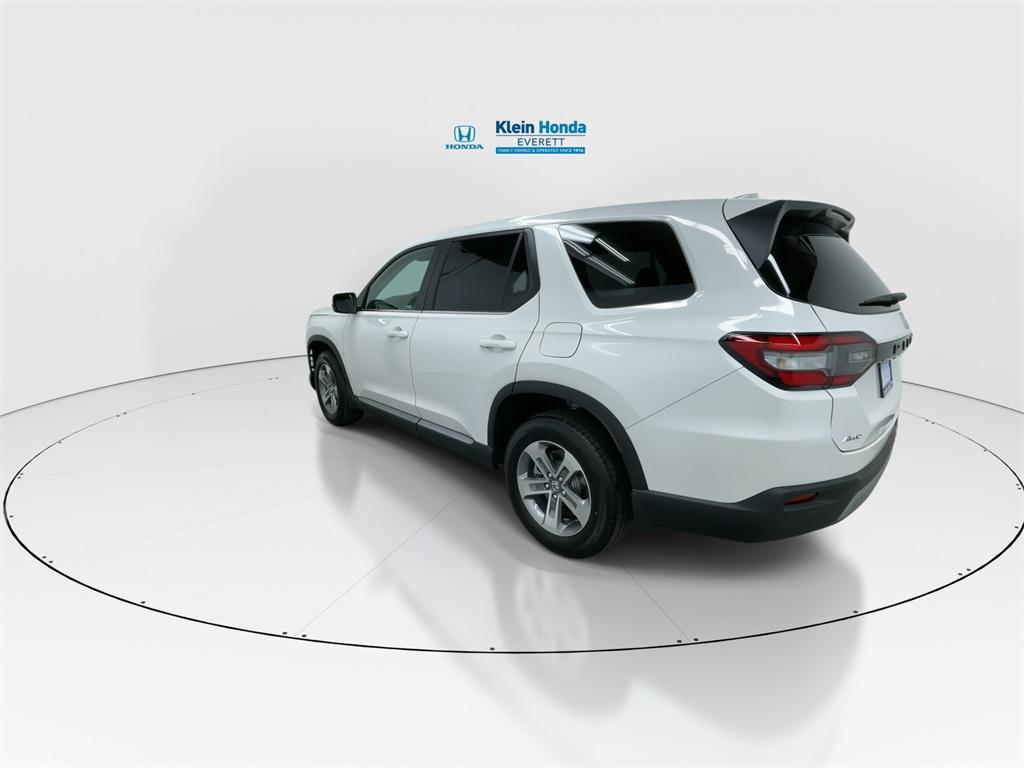 new 2025 Honda Pilot car, priced at $48,280