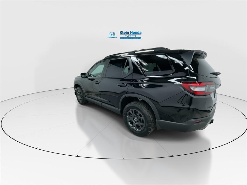 new 2025 Honda Pilot car, priced at $51,375