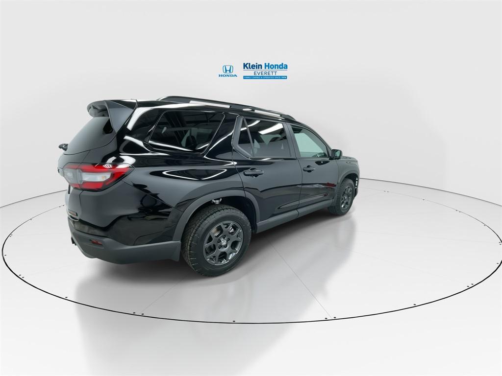 new 2025 Honda Pilot car, priced at $51,375