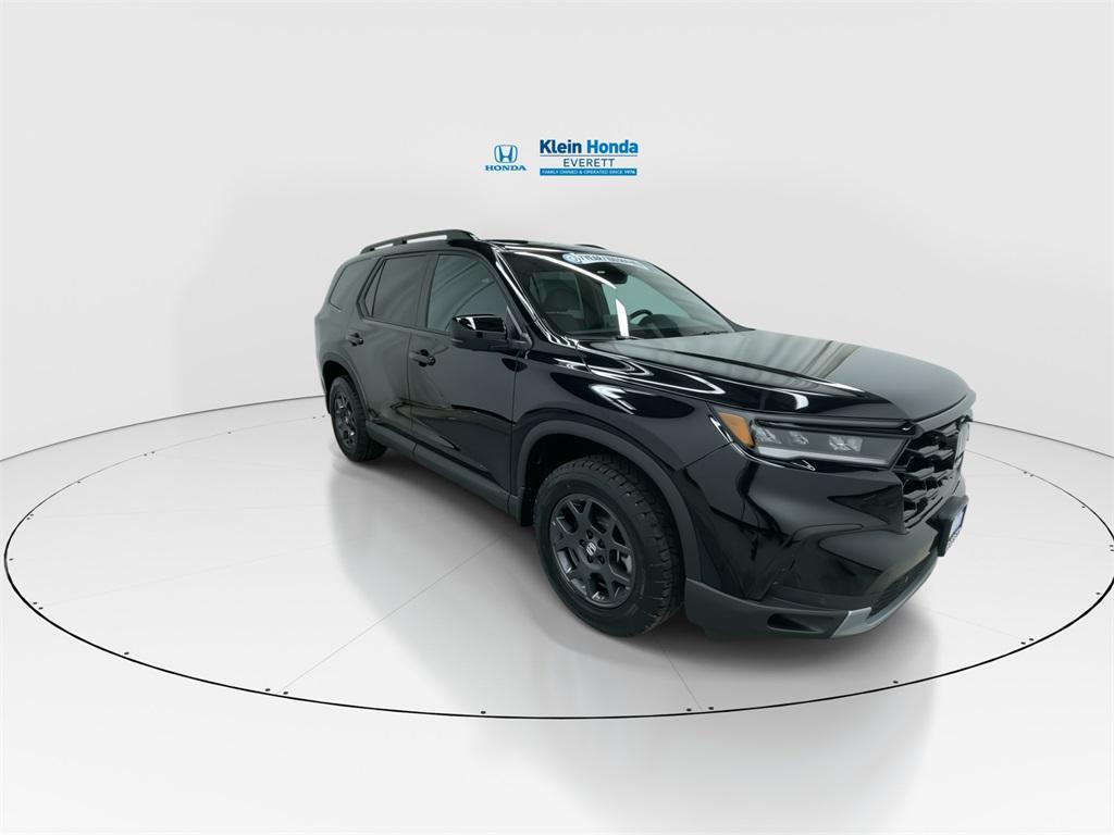 new 2025 Honda Pilot car, priced at $51,375