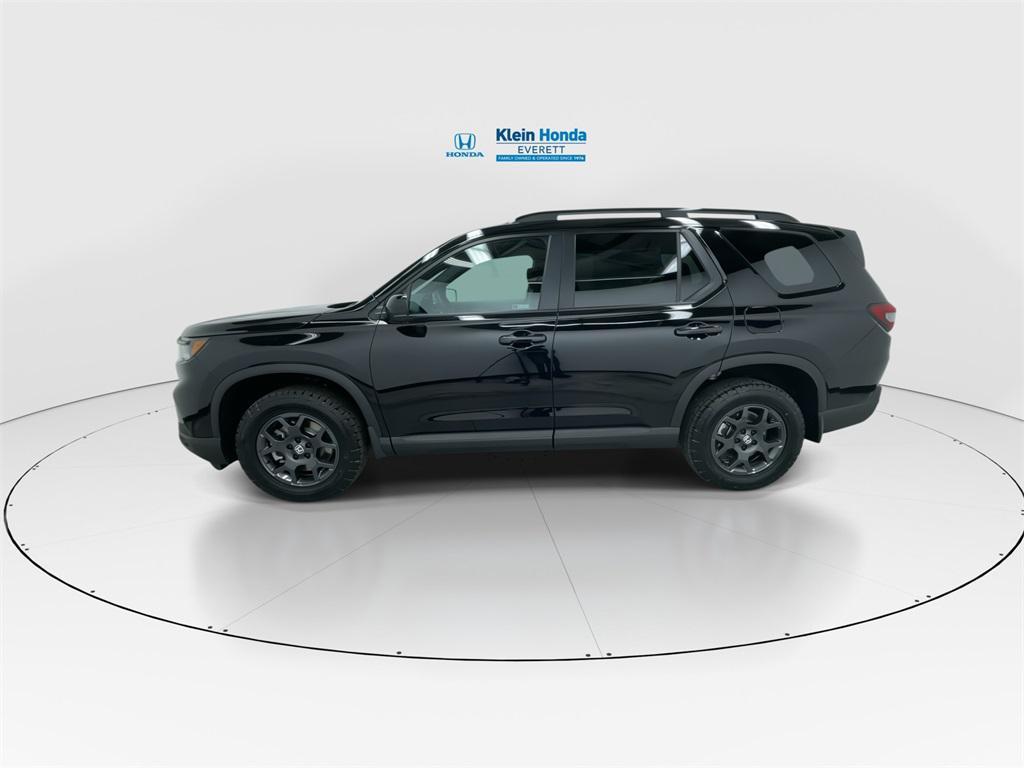 new 2025 Honda Pilot car, priced at $51,375