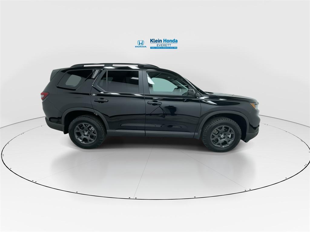 new 2025 Honda Pilot car, priced at $51,375