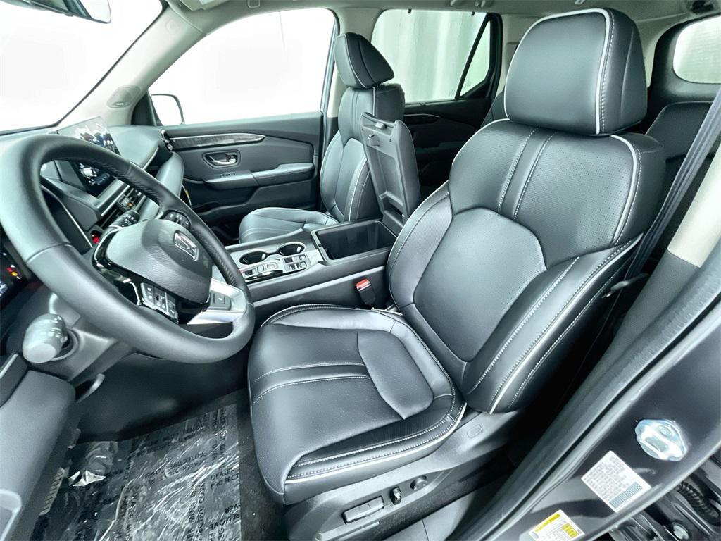 new 2025 Honda Pilot car, priced at $51,846