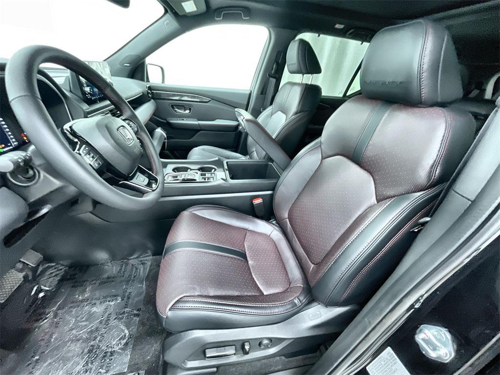new 2025 Honda Pilot car, priced at $56,075