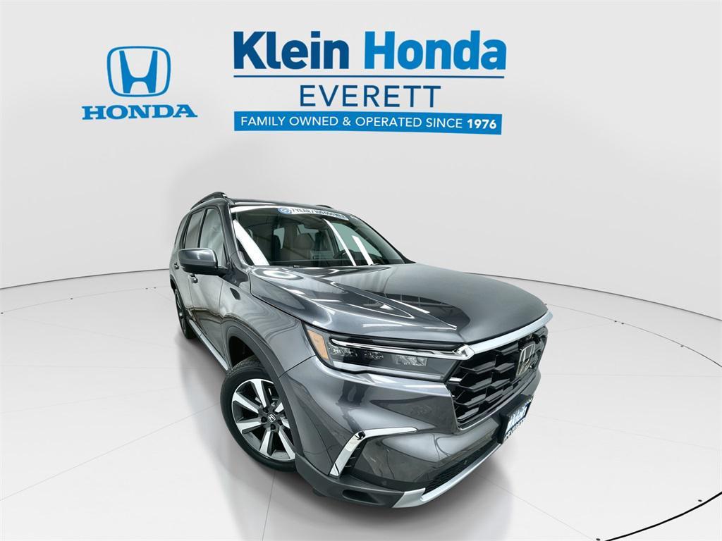 new 2025 Honda Pilot car, priced at $54,575
