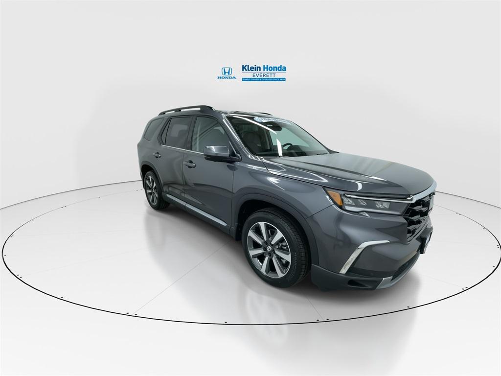 new 2025 Honda Pilot car, priced at $54,575