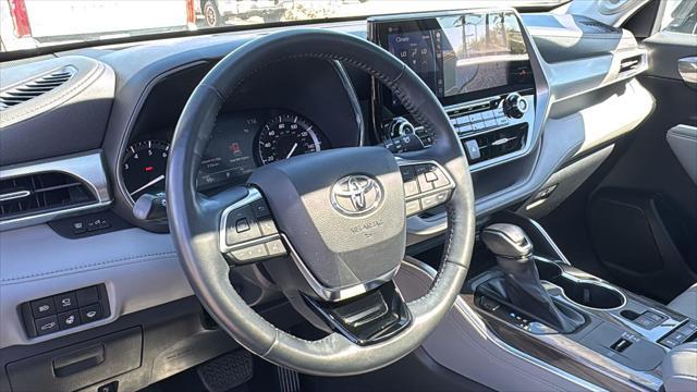 used 2021 Toyota Highlander car, priced at $40,525