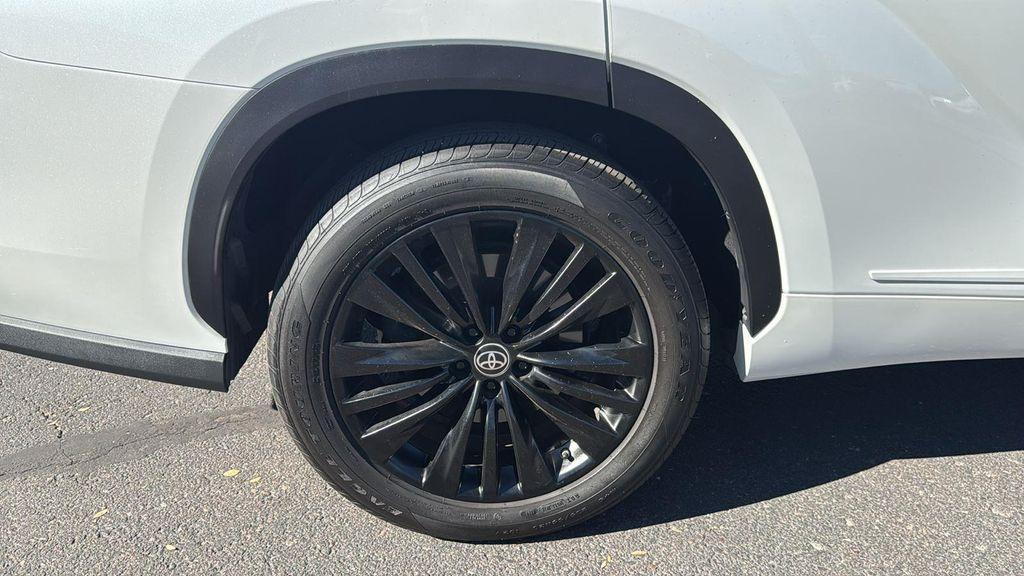 used 2022 Toyota Highlander car, priced at $42,963