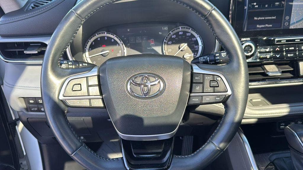 used 2022 Toyota Highlander car, priced at $42,963