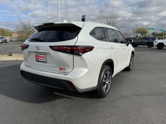 new 2024 Toyota Highlander car, priced at $45,333