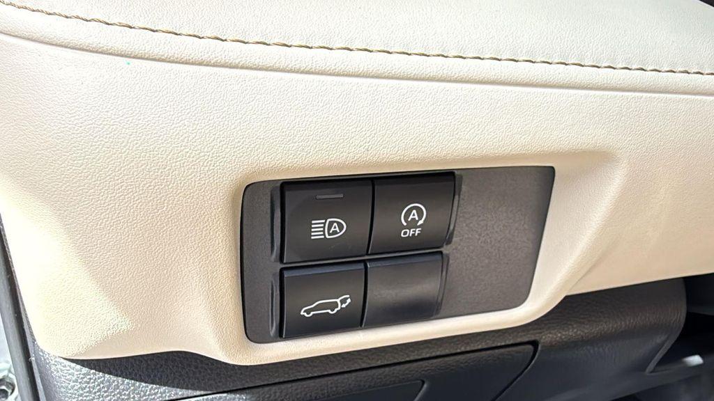 used 2024 Toyota Highlander car, priced at $44,321