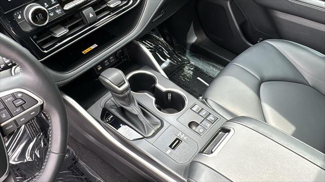used 2024 Toyota Highlander car, priced at $48,999