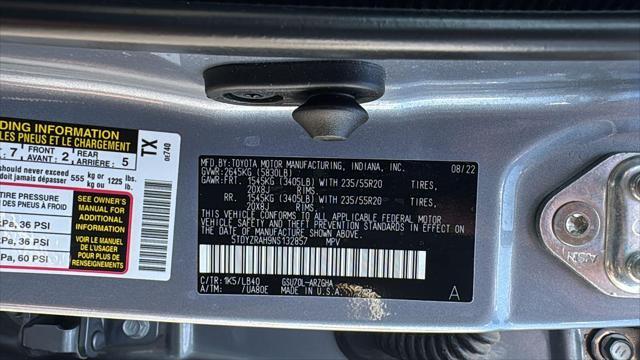 used 2022 Toyota Highlander car, priced at $39,327
