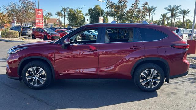 used 2023 Toyota Highlander Hybrid car