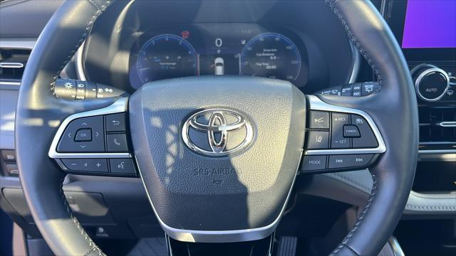 used 2023 Toyota Highlander car