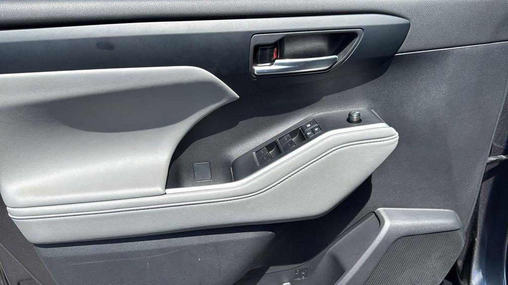 used 2024 Toyota Highlander car, priced at $43,211