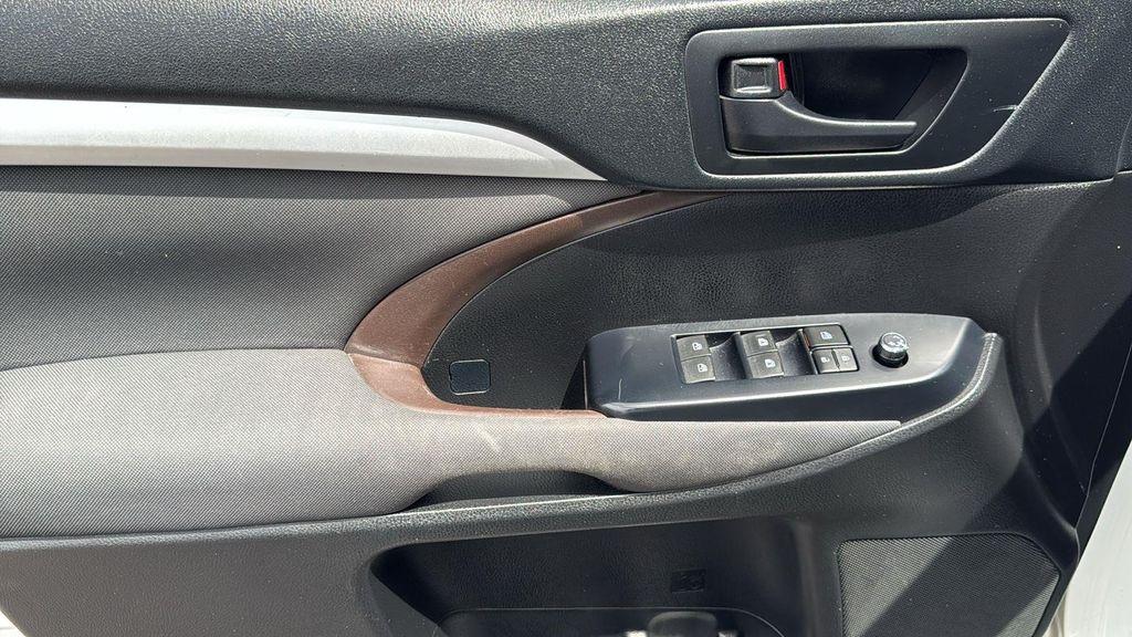 used 2018 Toyota Highlander car, priced at $17,211