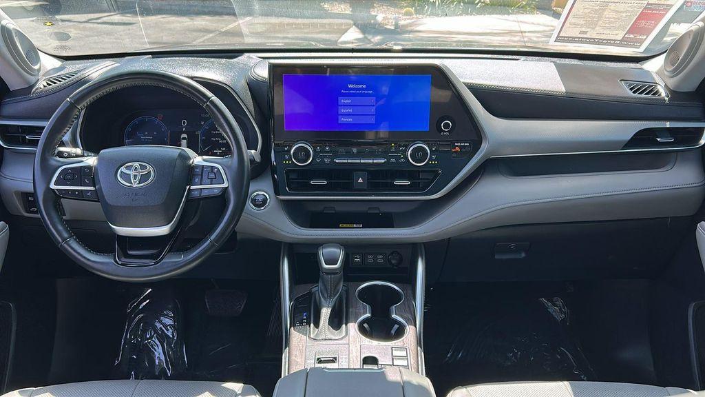 used 2023 Toyota Highlander car, priced at $44,258