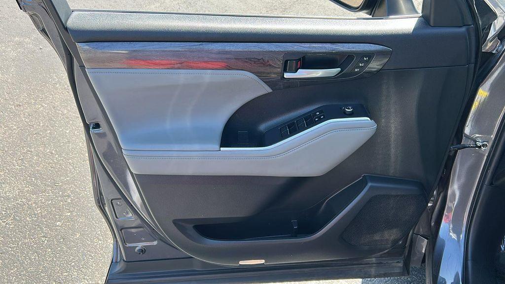 used 2023 Toyota Highlander car, priced at $44,258