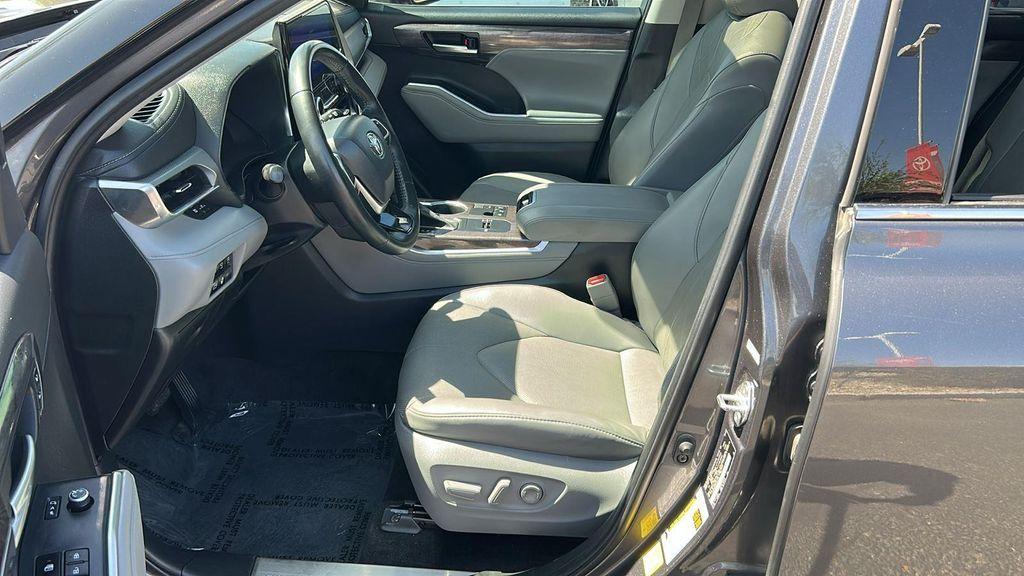 used 2023 Toyota Highlander car, priced at $44,258