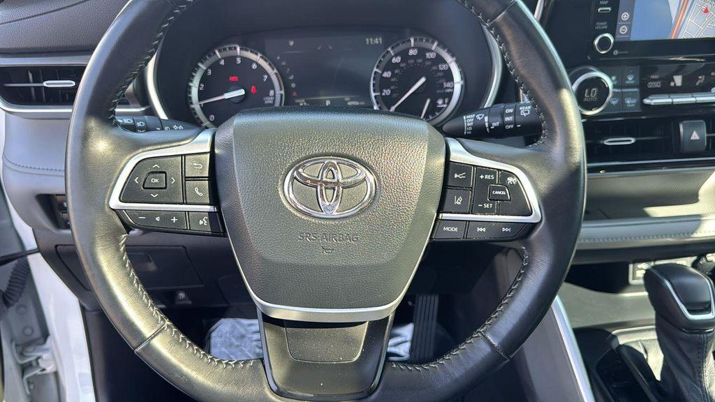 used 2022 Toyota Highlander car, priced at $36,888