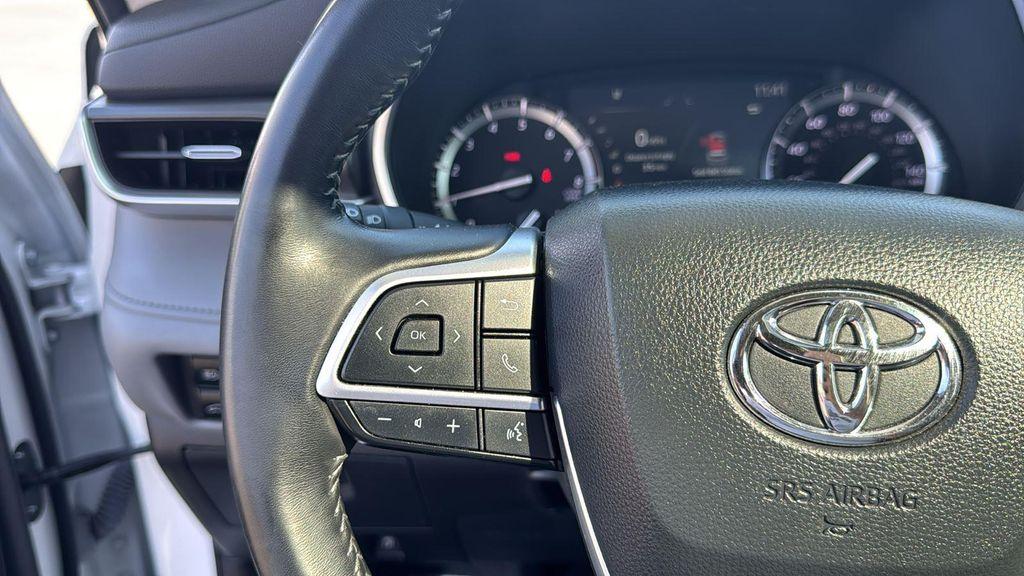 used 2022 Toyota Highlander car, priced at $36,888