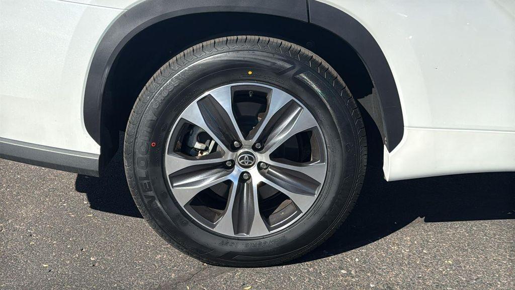 used 2022 Toyota Highlander car, priced at $36,888