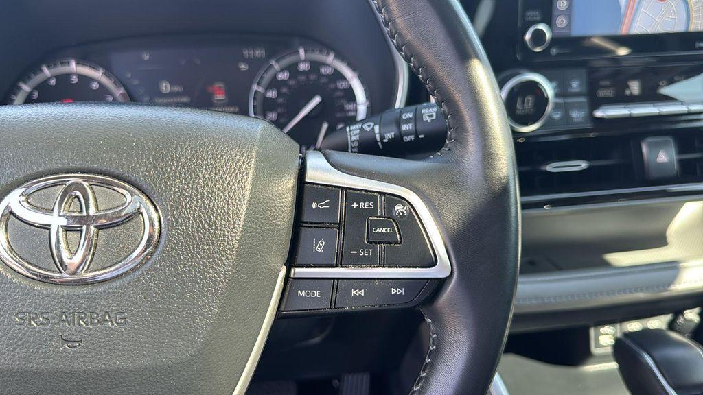 used 2022 Toyota Highlander car, priced at $36,888