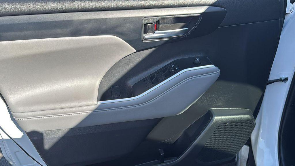 used 2022 Toyota Highlander car, priced at $36,888