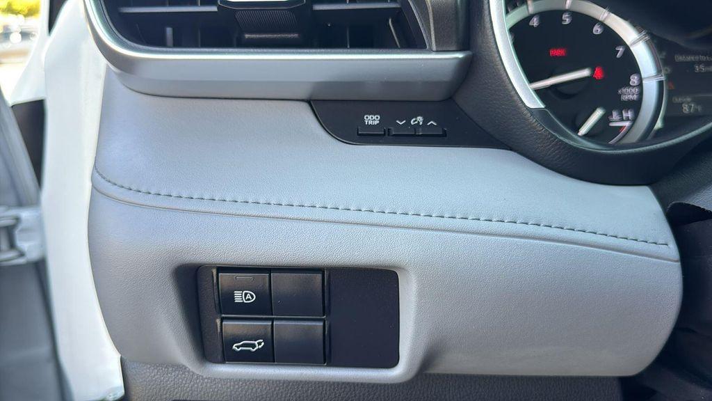 used 2022 Toyota Highlander car, priced at $36,888