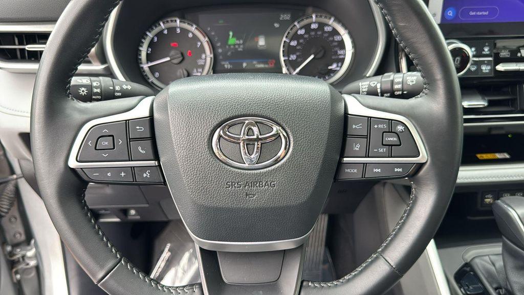 used 2024 Toyota Highlander car, priced at $46,721