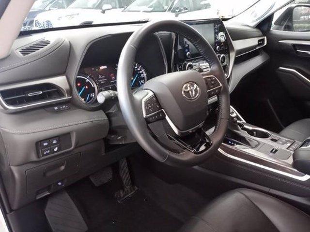 new 2024 Toyota Highlander Hybrid car, priced at $51,633