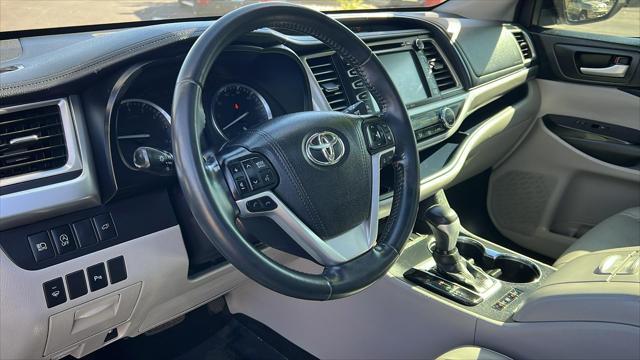 used 2017 Toyota Highlander car