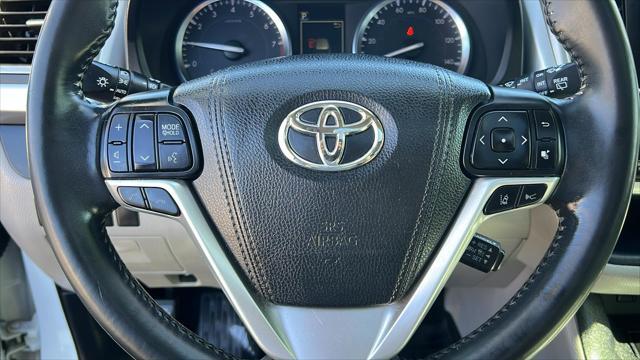 used 2017 Toyota Highlander car