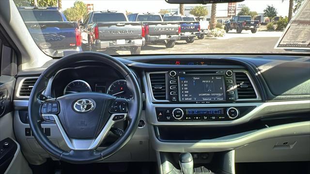 used 2017 Toyota Highlander car