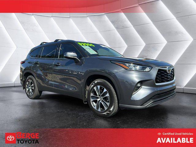 used 2020 Toyota Highlander car, priced at $40,454