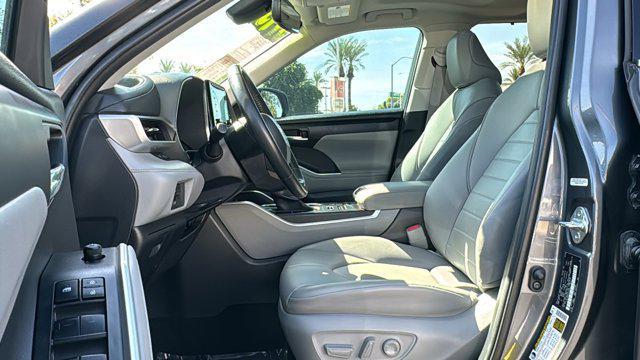 used 2020 Toyota Highlander car, priced at $40,454